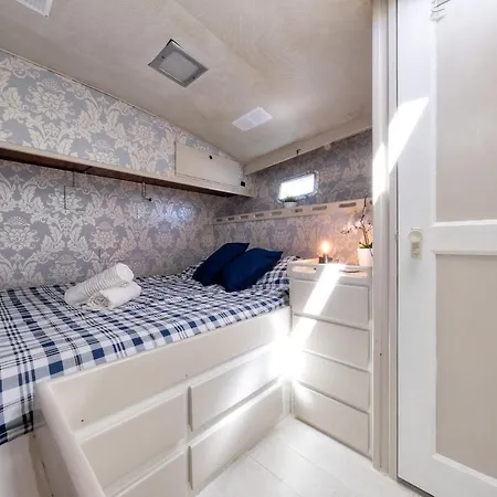 Houseboat Isurus Quinto Dom wakacyjny Puerto Calero